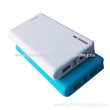 Dual-USB credit card power bank for iPhone with 8,000/8,800/10,400mAh capacity, 5V 1000mA output